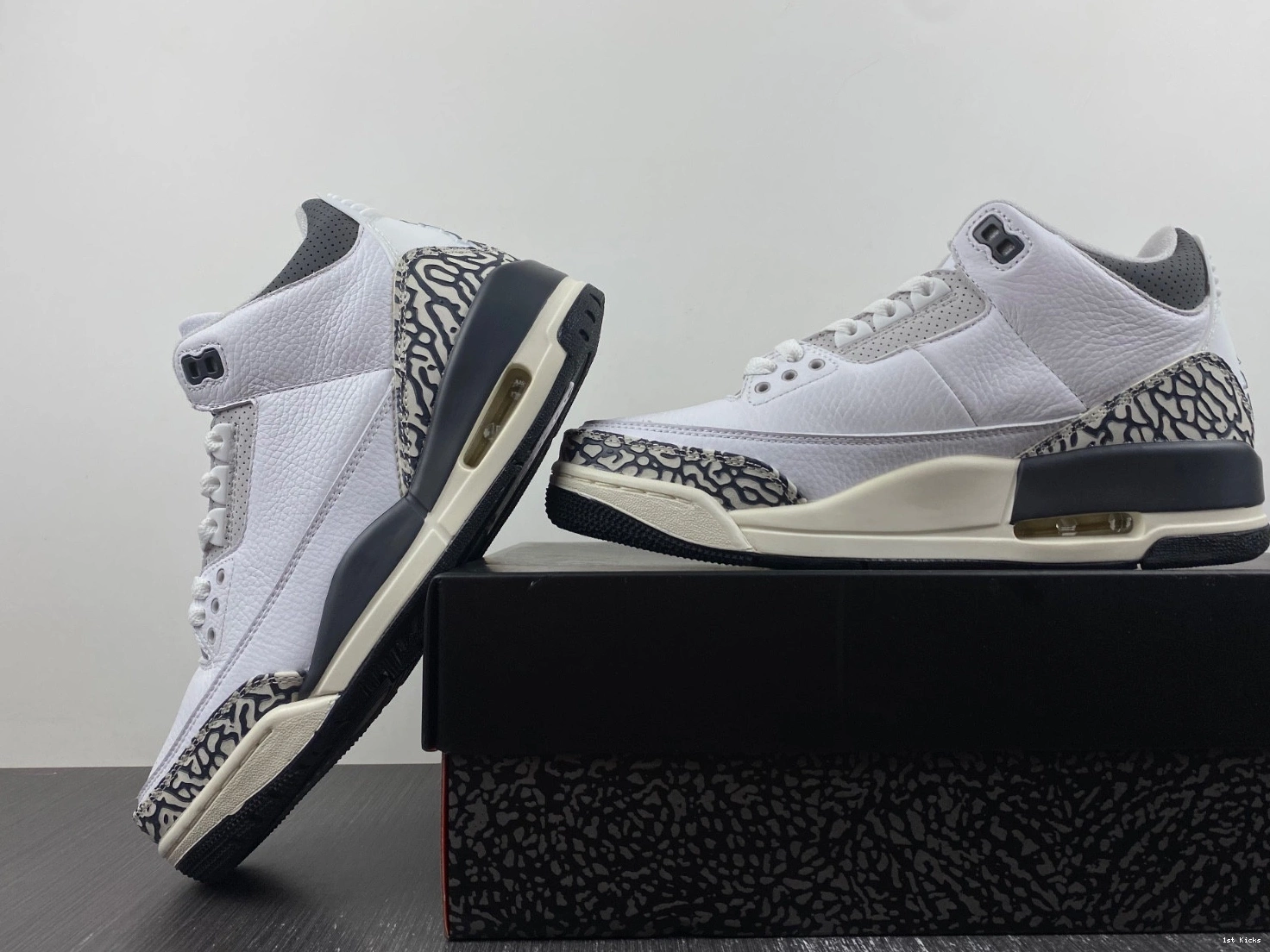 - 3 (GS) Hide DX6665-100 Sneak N' Jordan Retro 0117